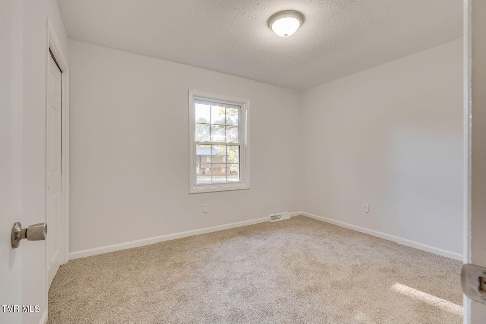 Photo #26: 506 Edgewood Drive