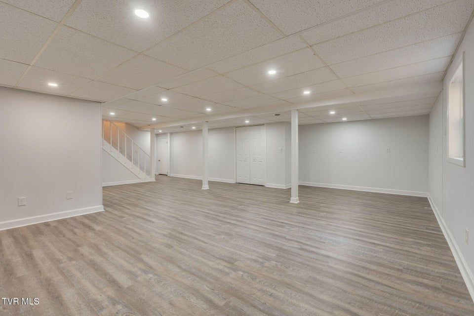 Photo #33: 506 Edgewood Drive