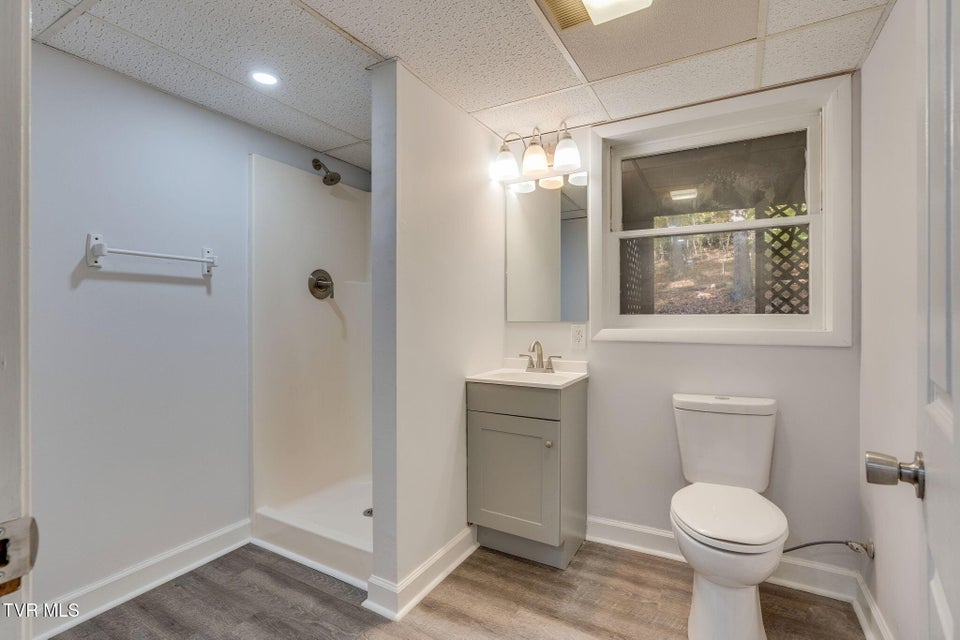 Photo #35: 506 Edgewood Drive