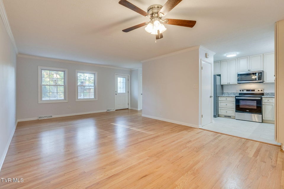 Photo #9: 506 Edgewood Drive