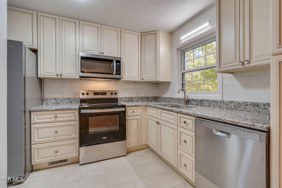 Photo #11: 506 Edgewood Drive