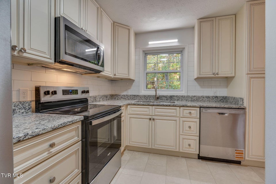 Photo #13: 506 Edgewood Drive