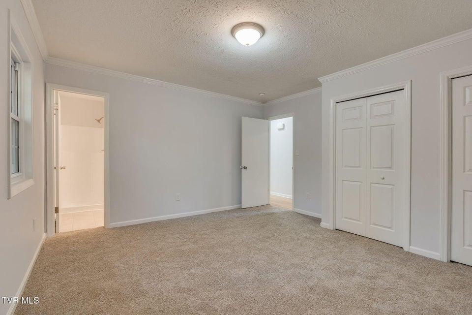 Photo #17: 506 Edgewood Drive