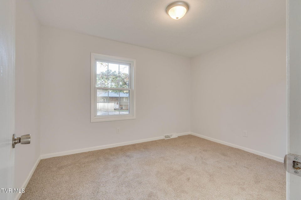 Photo #20: 506 Edgewood Drive