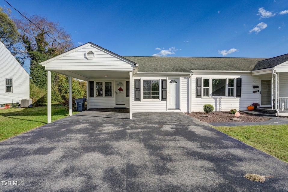 Photo #4: 1617 Tremont Avenue