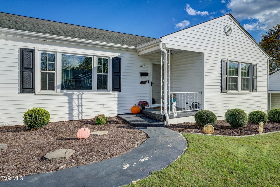 Photo #5: 1617 Tremont Avenue