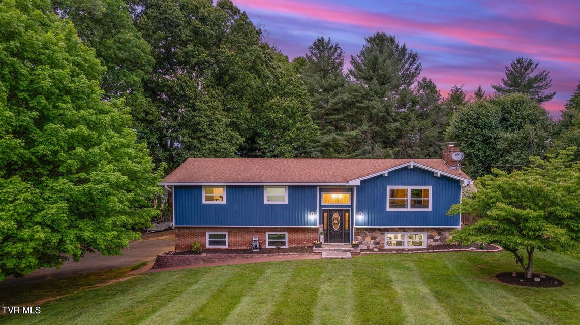 Photo #8: 417 Oakmont Drive