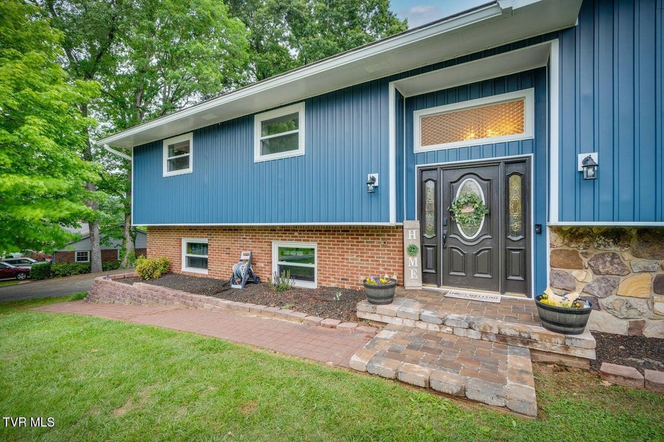 Photo #9: 417 Oakmont Drive