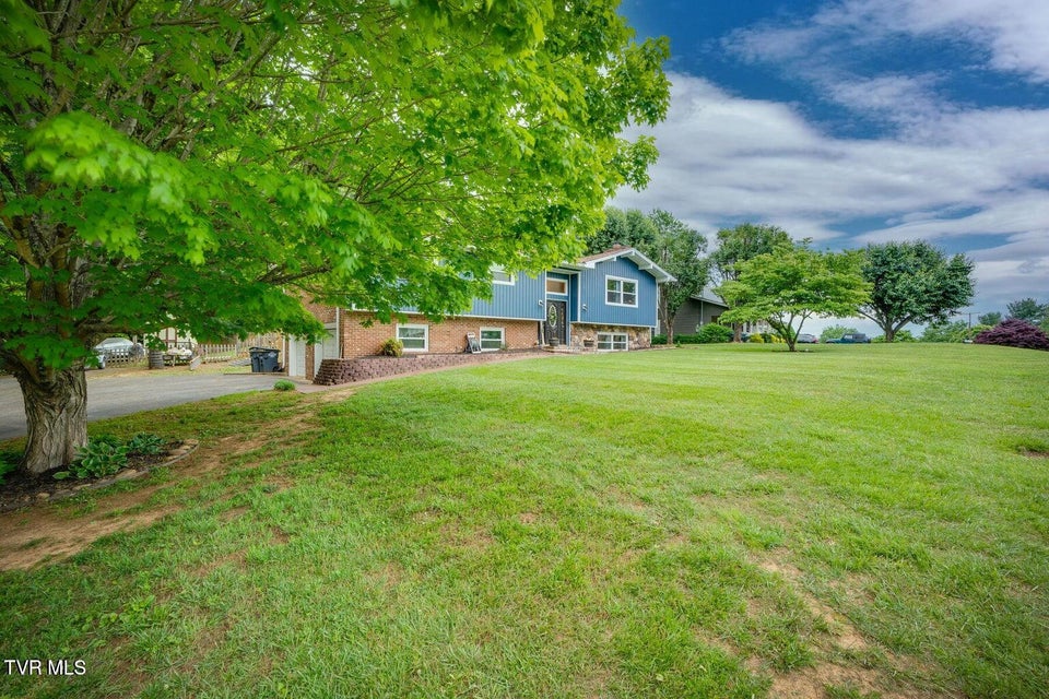 Photo #11: 417 Oakmont Drive