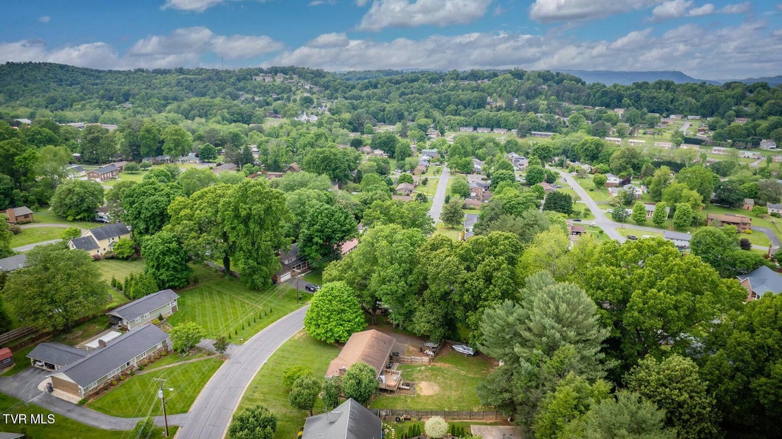 Photo #46: 417 Oakmont Drive