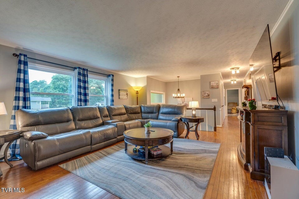 Photo #17: 417 Oakmont Drive