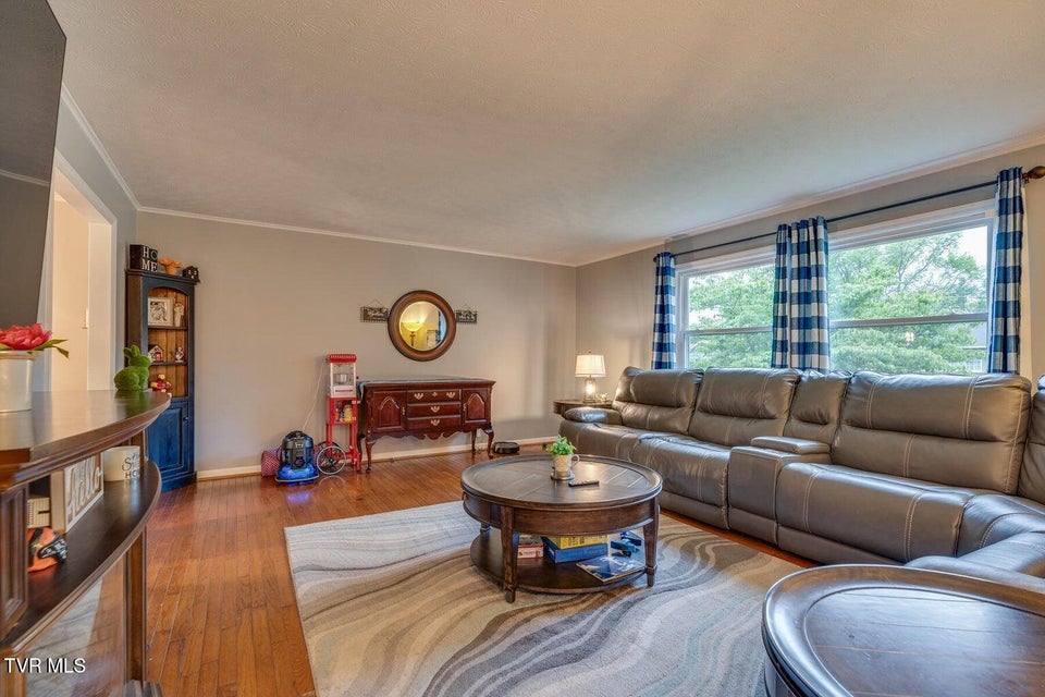 Photo #16: 417 Oakmont Drive