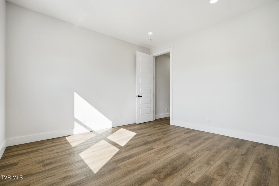 Photo #34: 1846 Top Sail Court