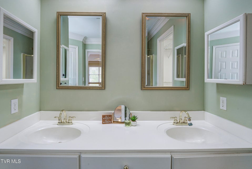 Photo #37: 2824 Berkshire Lane