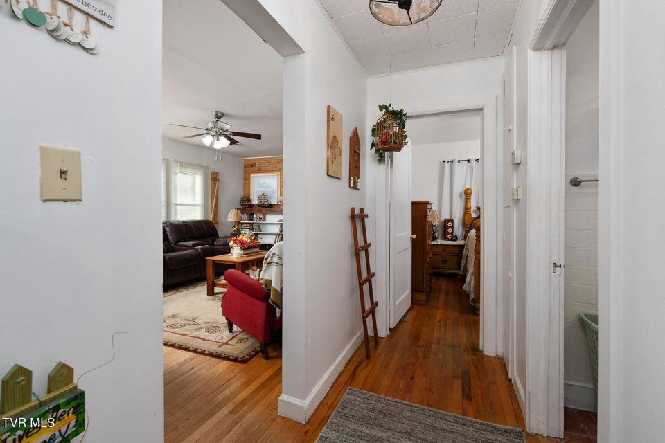 Photo #9: 811 Crescent Street