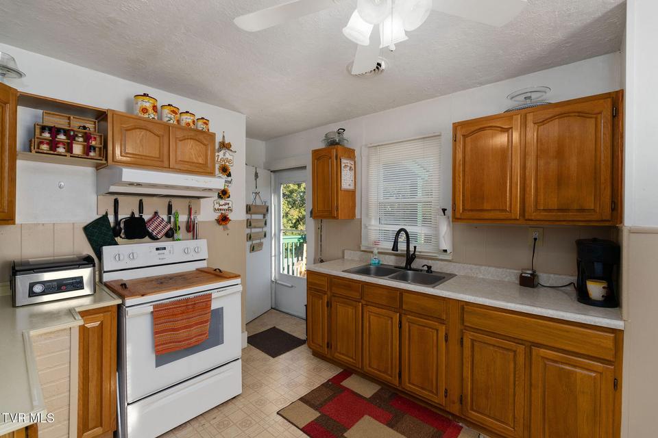 Photo #11: 811 Crescent Street