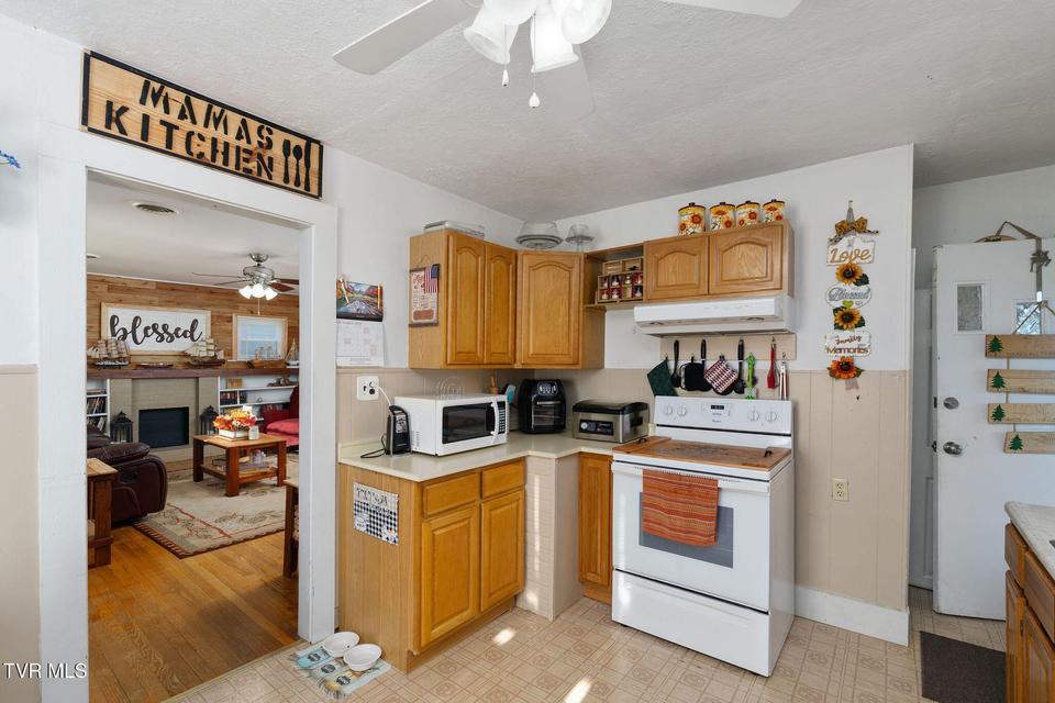 Photo #12: 811 Crescent Street