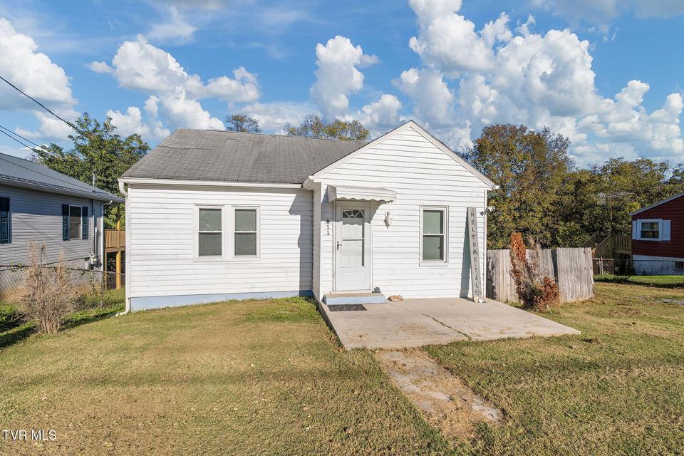 Photo #2: 811 Crescent Street