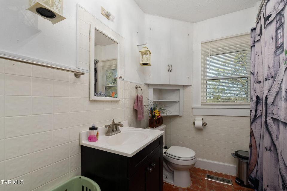 Photo #19: 811 Crescent Street