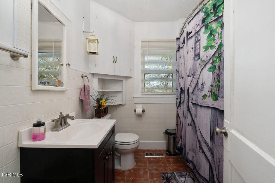 Photo #22: 811 Crescent Street