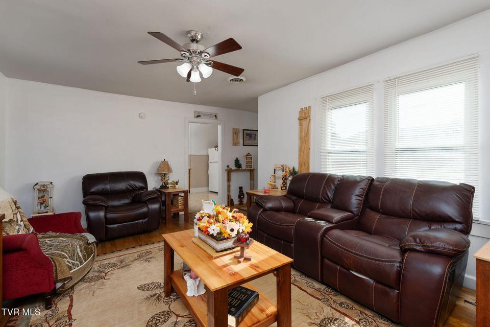 Photo #3: 811 Crescent Street