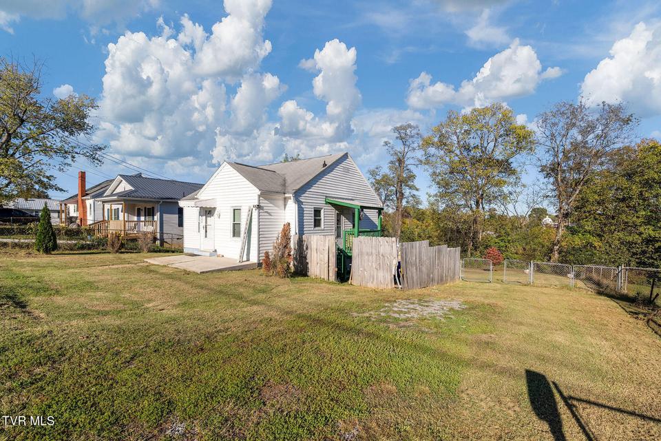 Photo #34: 811 Crescent Street