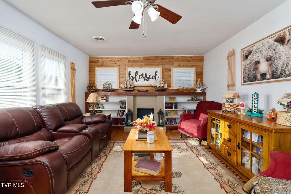 Photo #4: 811 Crescent Street