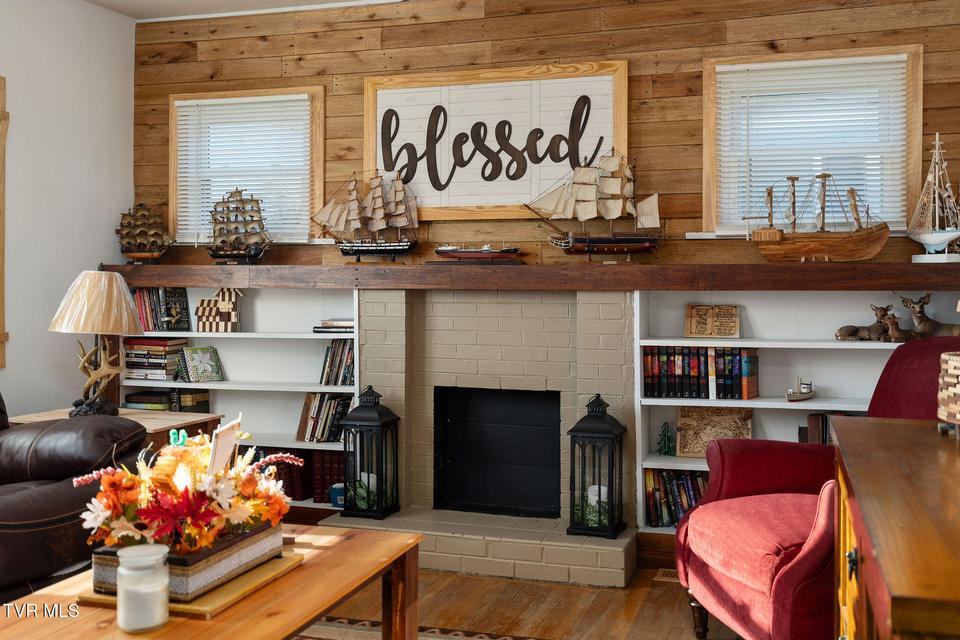 Photo #5: 811 Crescent Street