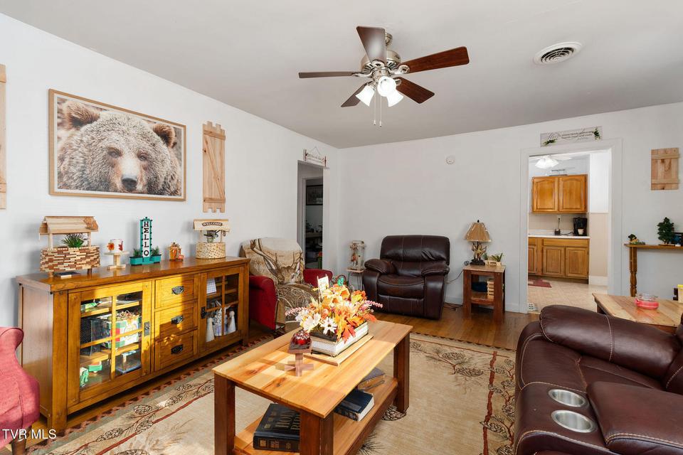 Photo #6: 811 Crescent Street