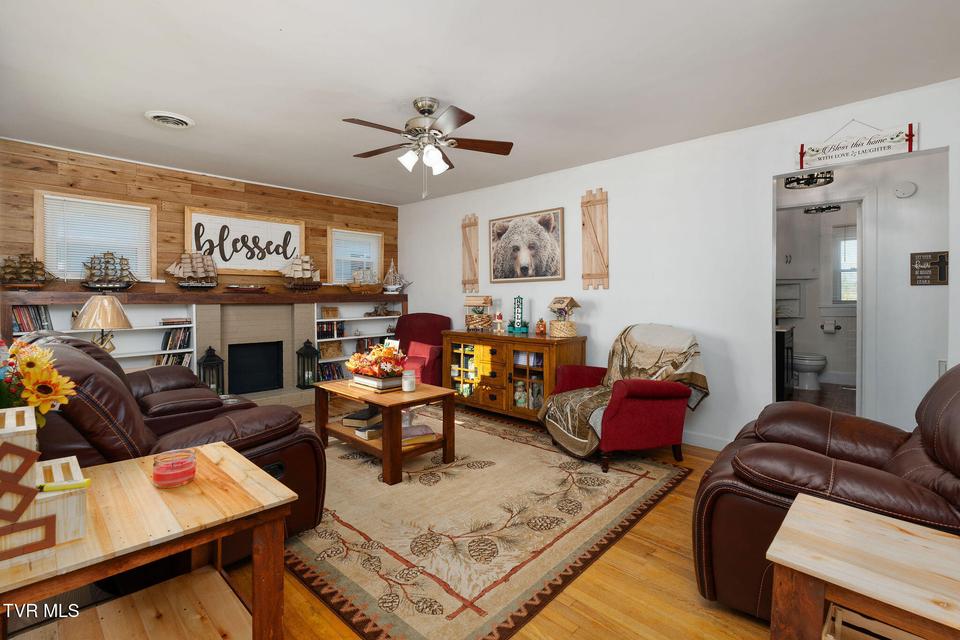 Photo #8: 811 Crescent Street