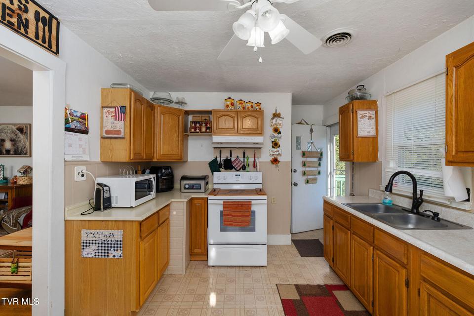 Photo #13: 811 Crescent Street