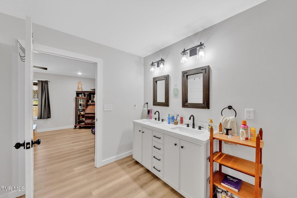 Photo #25: 4011 Neighborly Way