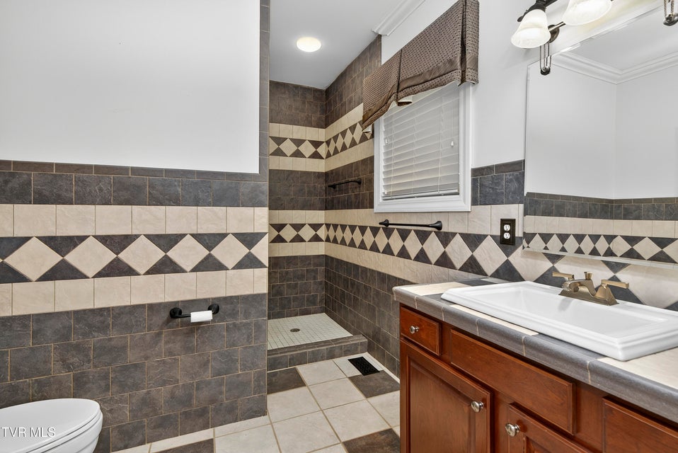 Photo #47: 625 Locust Street