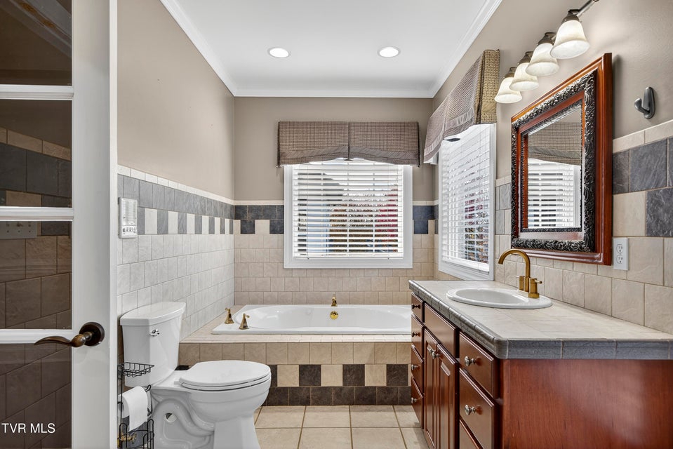 Photo #49: 625 Locust Street