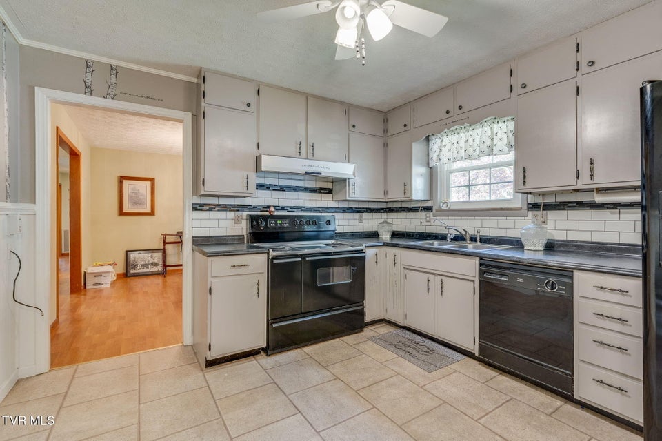 Photo #8: 402 Cherokee Lane