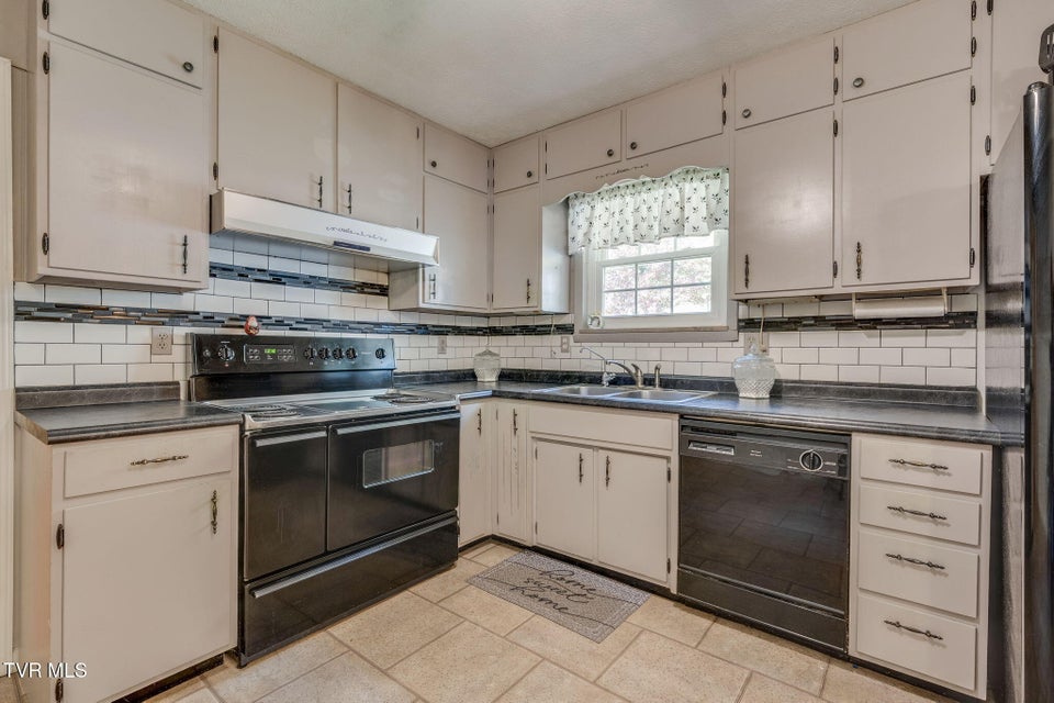 Photo #10: 402 Cherokee Lane