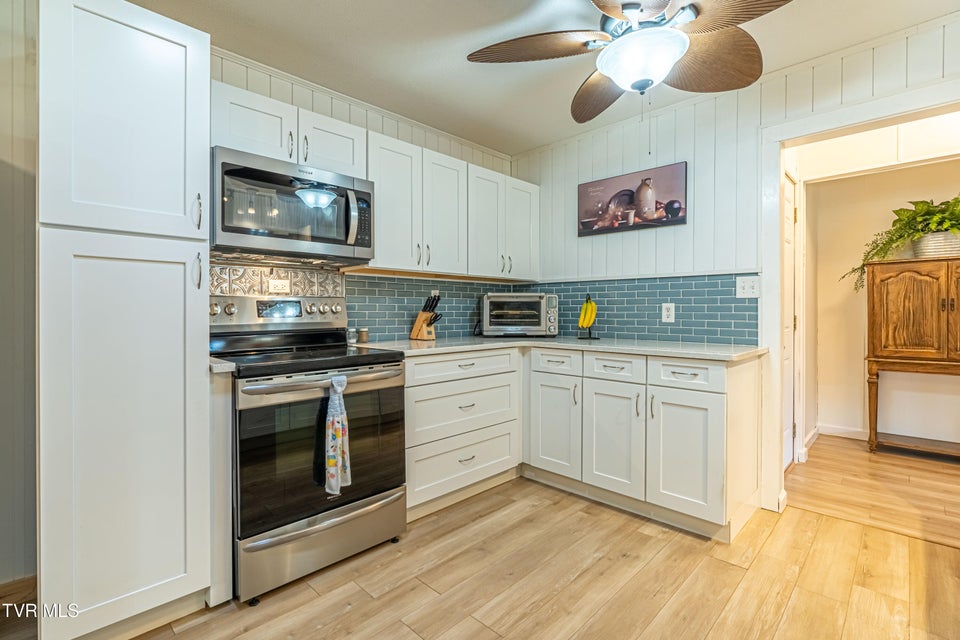 Photo #27: 7282 Southern View Road