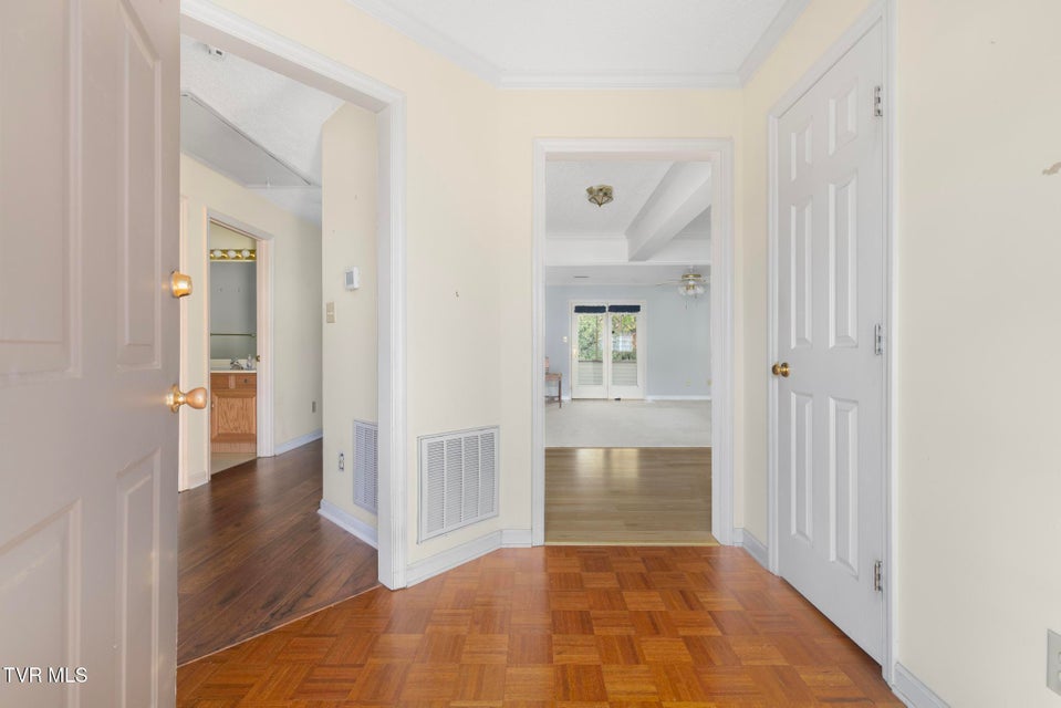 Photo #3: 1725 Lakeview Drive