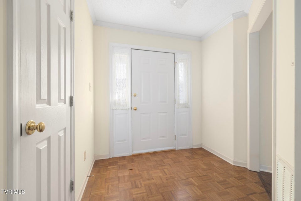 Photo #4: 1725 Lakeview Drive