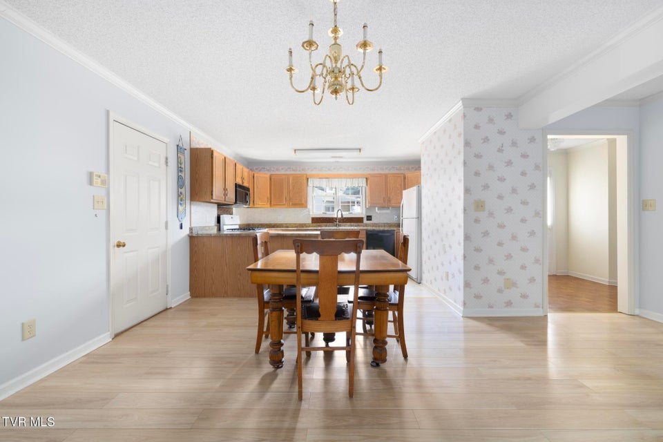 Photo #7: 1725 Lakeview Drive