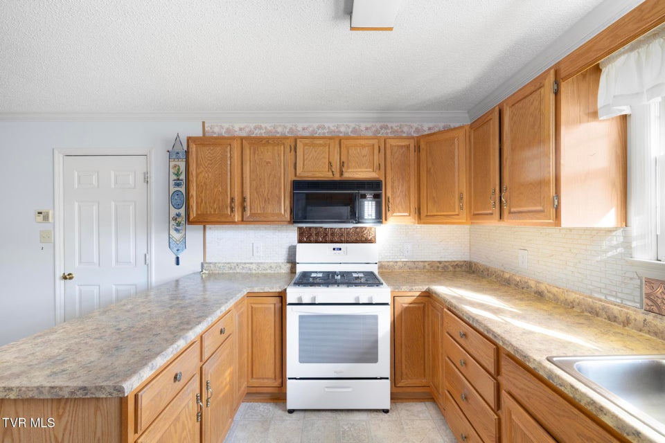 Photo #11: 1725 Lakeview Drive