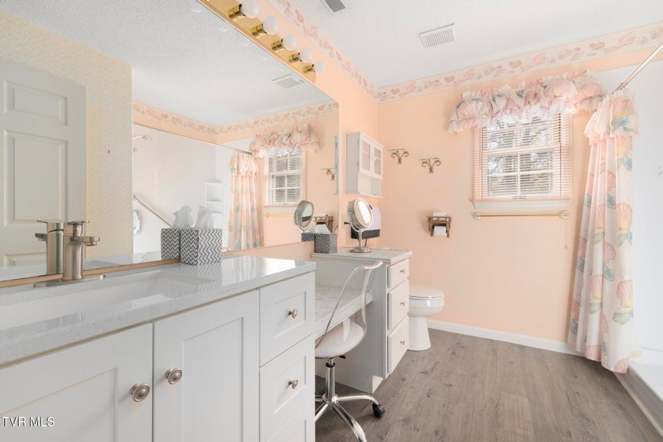 Photo #20: 1725 Lakeview Drive