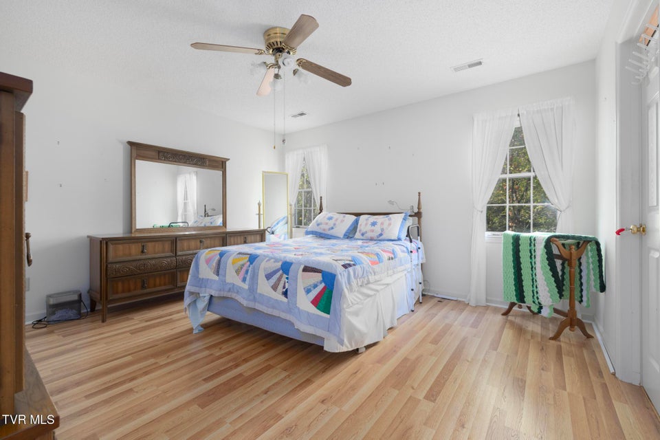 Photo #22: 1725 Lakeview Drive