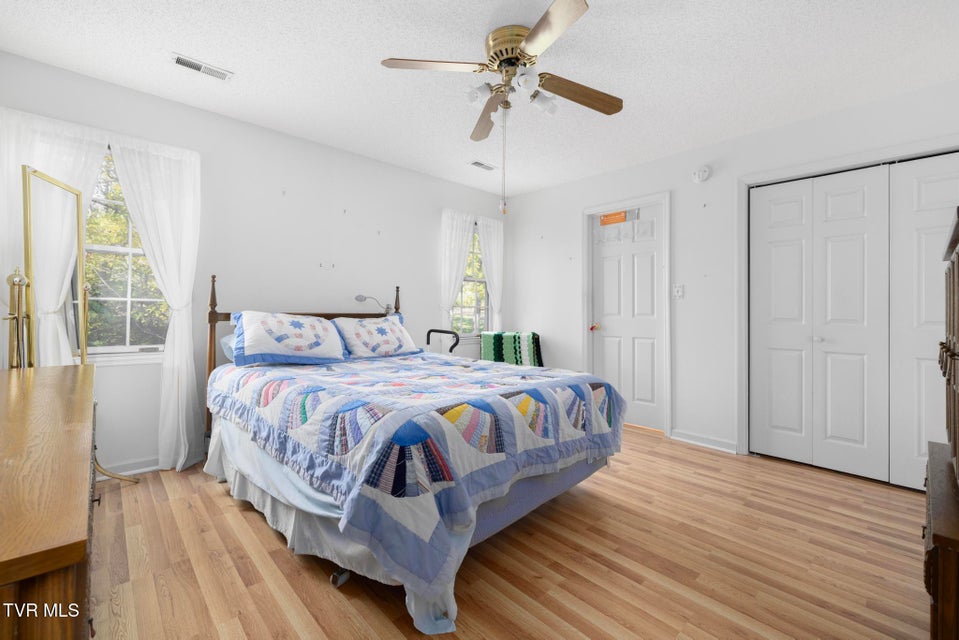 Photo #23: 1725 Lakeview Drive