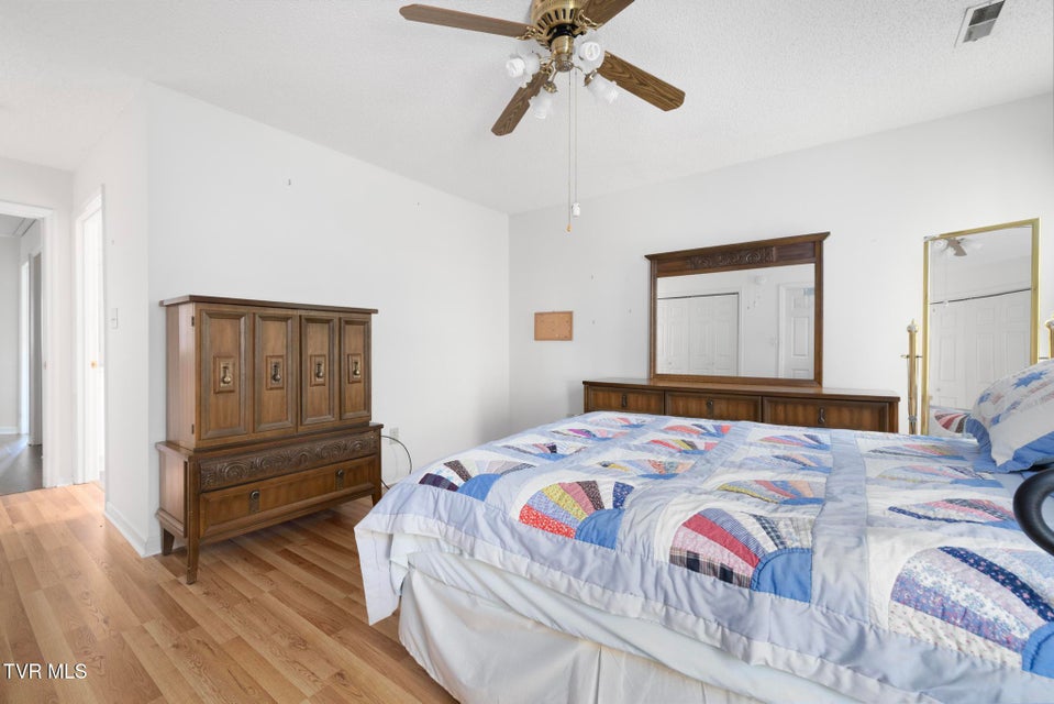 Photo #24: 1725 Lakeview Drive