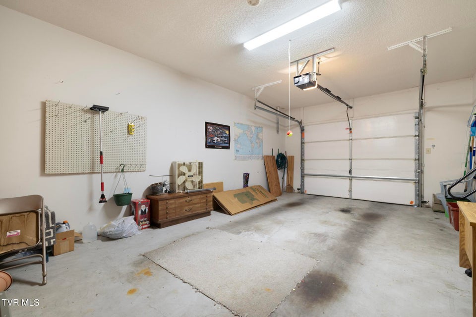 Photo #29: 1725 Lakeview Drive