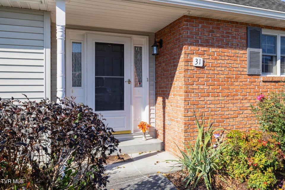 Photo #2: 1725 Lakeview Drive