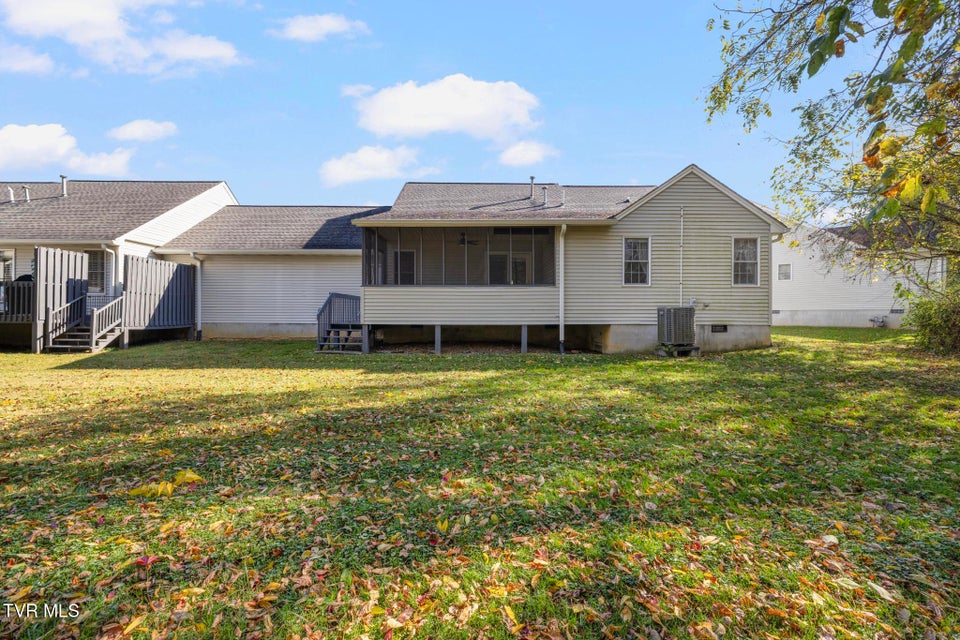 Photo #33: 1725 Lakeview Drive