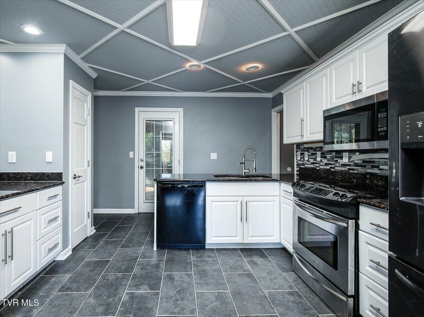 Photo #11: 1000 Rotherwood Drive