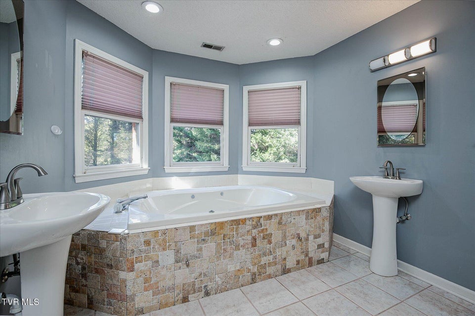 Photo #28: 1000 Rotherwood Drive